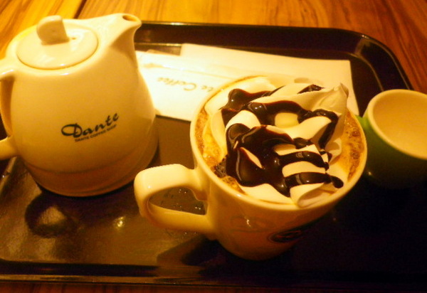 丹堤咖啡(南昌店)：不錯的環境˙不錯的口味˙沒有服務的服務