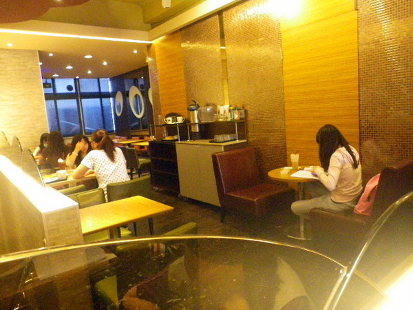 丹堤咖啡(南昌店)：不錯的環境˙不錯的口味˙沒有服務的服務