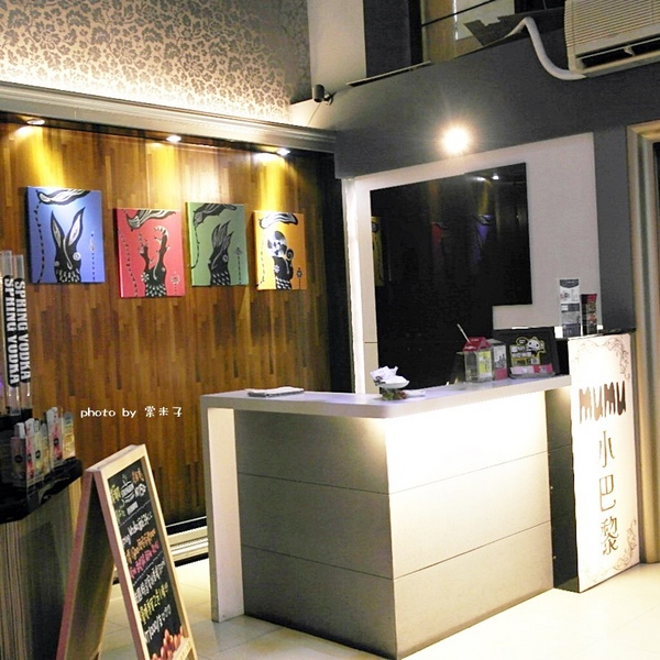 Mumu小巴黎：台南中西區]mumu小巴黎-精緻料理X微醺飲品!!推各種調酒，杯杯炫目迷人!豬腰肉排香唷!!