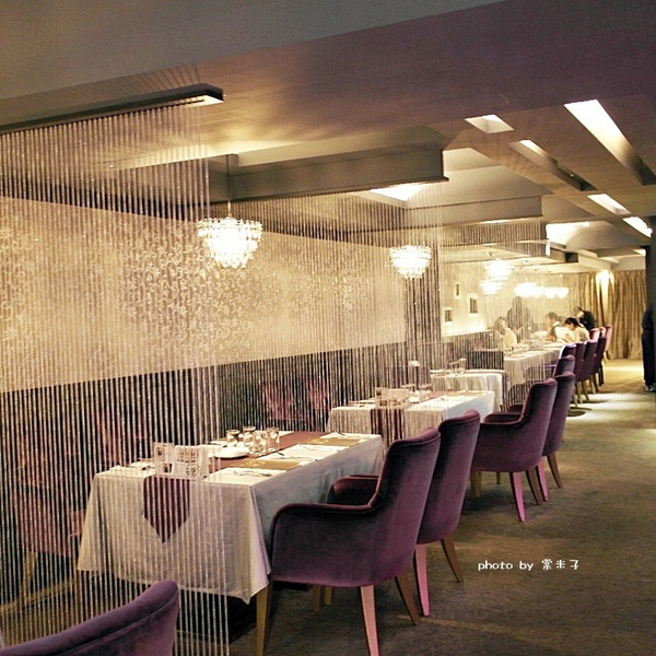 Mumu小巴黎：台南中西區]mumu小巴黎-精緻料理X微醺飲品!!推各種調酒，杯杯炫目迷人!豬腰肉排香唷!!