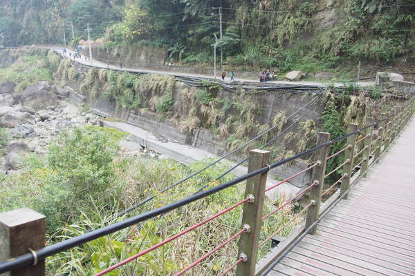 坪瀨琉璃光之橋：【南投】琉璃光之橋