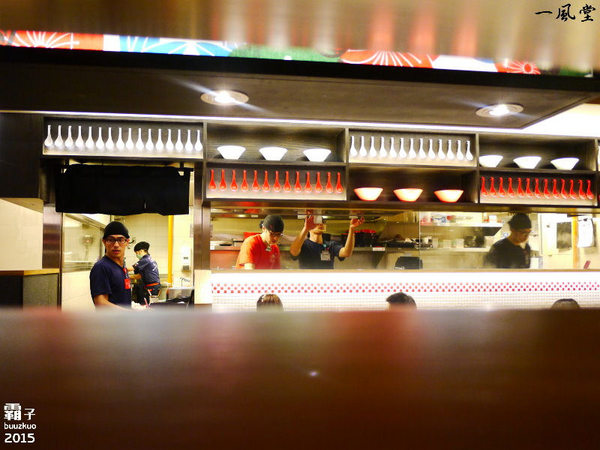 一風堂拉麵：一風堂拉麵，雙人套餐有兩碗拉麵加三樣小菜是個實惠的好選擇