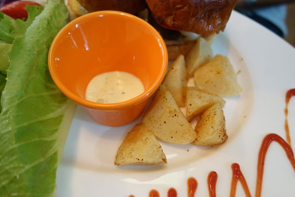 Mmm Brunch：Mmm Brunch (二訪) 早午餐 用心推介 手做漢堡 班尼迪克蛋