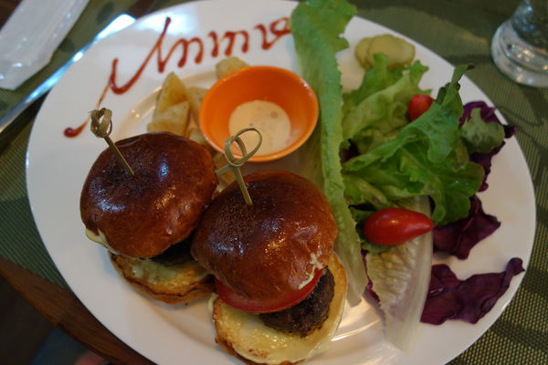 Mmm Brunch：Mmm Brunch (二訪) 早午餐 用心推介 手做漢堡 班尼迪克蛋