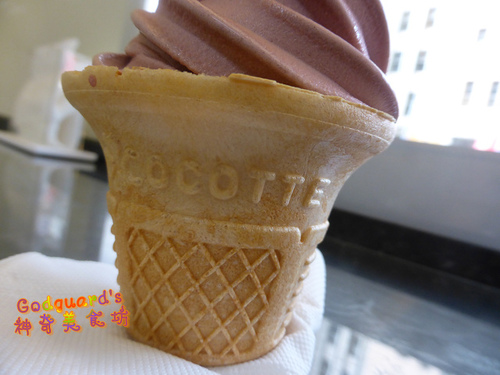 全家霜淇淋：(食記、文末有好康!!!)[全家]9.05~9.18限定霜淇淋口味~萬丹紅豆(另有聖代杯、紅豆抹茶綜合杯)