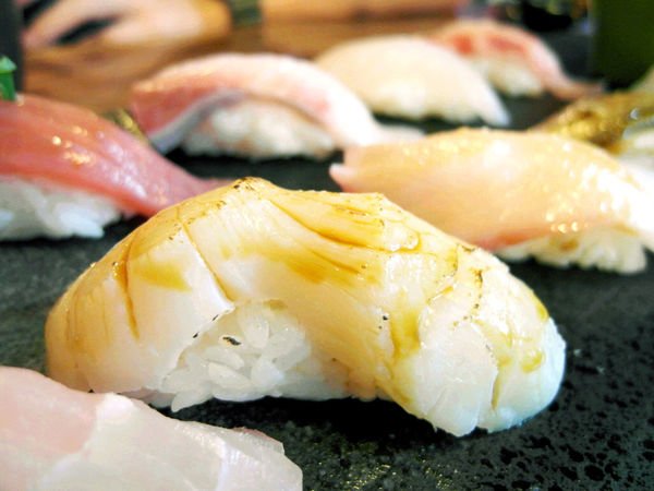 Hao すし生魚片、冷丼、握壽司專賣：【宜蘭】Hao すし生魚片、冷丼、握壽司專賣。拜倒在炙燒鮭魚的石柳裙下