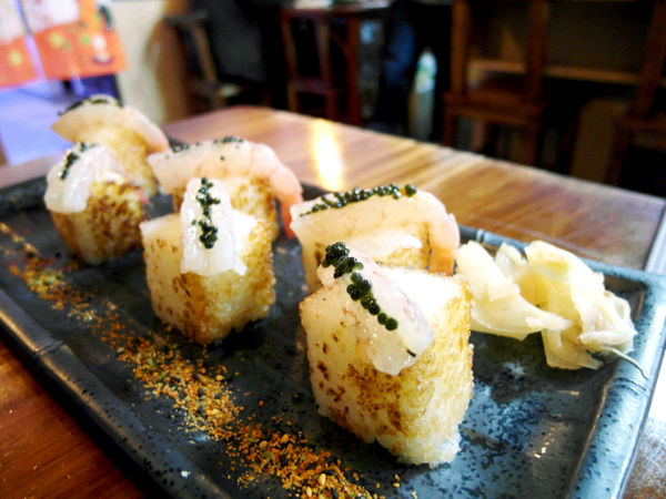 Hao すし生魚片、冷丼、握壽司專賣：【宜蘭】Hao すし生魚片、冷丼、握壽司專賣。拜倒在炙燒鮭魚的石柳裙下