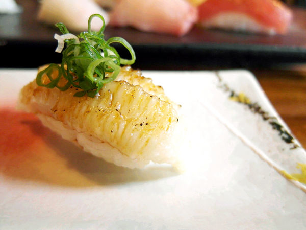 Hao すし生魚片、冷丼、握壽司專賣：【宜蘭】Hao すし生魚片、冷丼、握壽司專賣。拜倒在炙燒鮭魚的石柳裙下