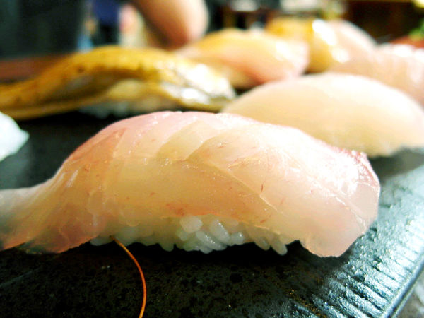 Hao すし生魚片、冷丼、握壽司專賣：【宜蘭】Hao すし生魚片、冷丼、握壽司專賣。拜倒在炙燒鮭魚的石柳裙下