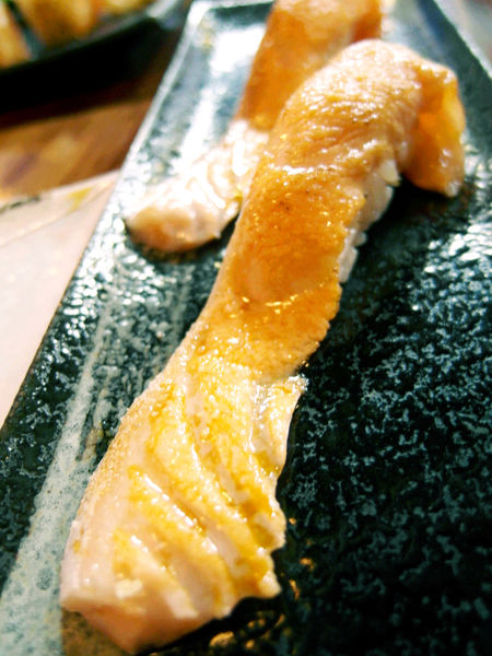 Hao すし生魚片、冷丼、握壽司專賣：【宜蘭】Hao すし生魚片、冷丼、握壽司專賣。拜倒在炙燒鮭魚的石柳裙下