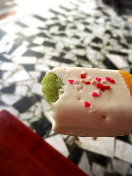 吉樂菓義式冰淇淋雪糕：[台南]安平 新鮮水果製成 精緻雕花 食尚玩家推薦 吉樂菓義式冰淇淋雪糕