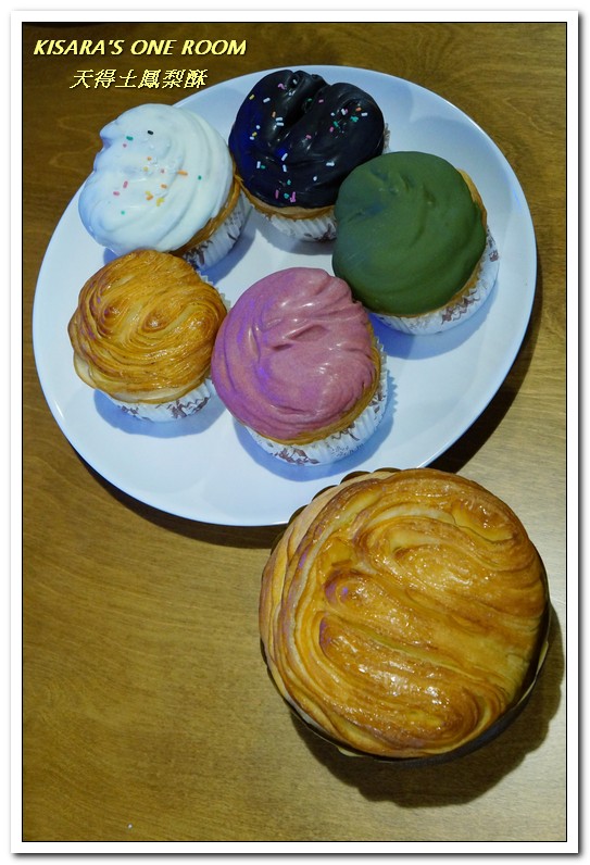 天得土鳳梨酥：中秋伴手．今年月光下享用的蛋黃酥／鳳梨酥，就來這兒挑選吧！──天得土鳳梨酥