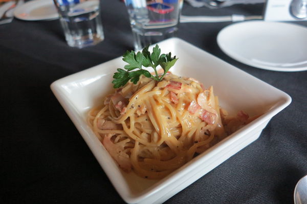 卡本娜娜燻雞義大利麵