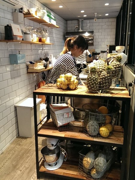 7finedays創意果汁店:《台北》7 finedays│輕食概念果汁吧~低負擔鮮嫩漢堡排@科技大樓站