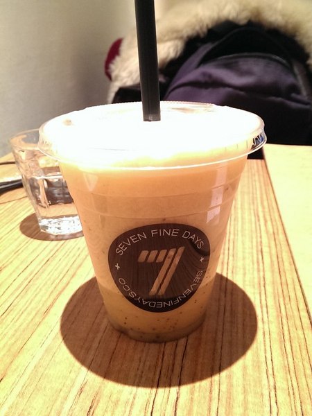 7finedays創意果汁店:《台北》7 finedays│輕食概念果汁吧~低負擔鮮嫩漢堡排@科技大樓站