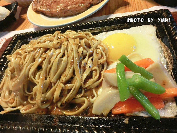 夯地方牛排：【邀稿】巨無霸牛排!大口吃肉好滿足@夯地方牛排