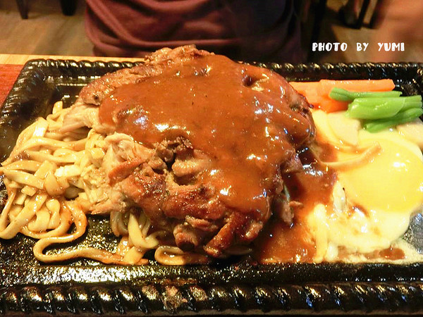 夯地方牛排：【邀稿】巨無霸牛排!大口吃肉好滿足@夯地方牛排