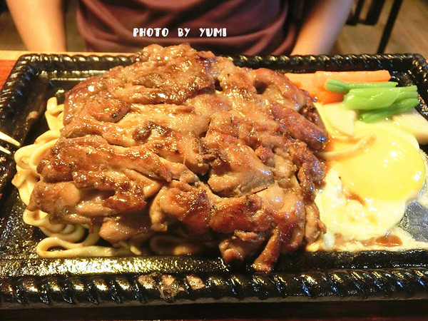 夯地方牛排：【邀稿】巨無霸牛排!大口吃肉好滿足@夯地方牛排