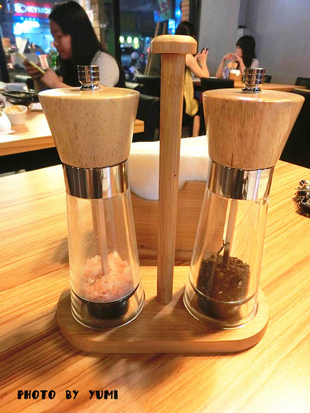 夯地方牛排：【邀稿】巨無霸牛排!大口吃肉好滿足@夯地方牛排