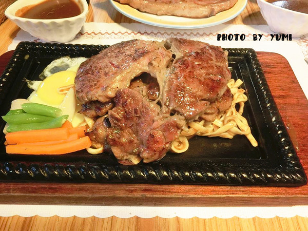 夯地方牛排：【邀稿】巨無霸牛排!大口吃肉好滿足@夯地方牛排