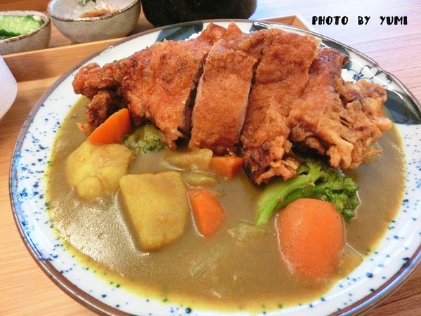 食茶父子:【邀稿】高cp值!簡單就是人間美味~紅燒牛腩定食及雞腿排咖哩飯大獲我心@食茶父子