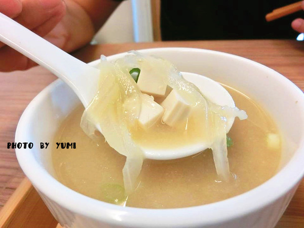 食茶父子:【邀稿】高cp值!簡單就是人間美味~紅燒牛腩定食及雞腿排咖哩飯大獲我心@食茶父子