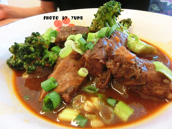 食茶父子:【邀稿】高cp值!簡單就是人間美味~紅燒牛腩定食及雞腿排咖哩飯大獲我心@食茶父子