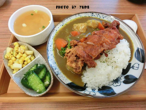 食茶父子:【邀稿】高cp值!簡單就是人間美味~紅燒牛腩定食及雞腿排咖哩飯大獲我心@食茶父子