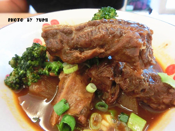 食茶父子:【邀稿】高cp值!簡單就是人間美味~紅燒牛腩定食及雞腿排咖哩飯大獲我心@食茶父子