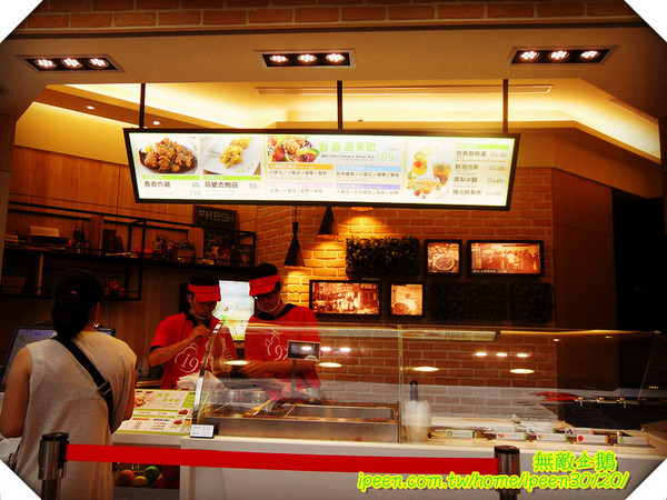 繼光香香雞(福星店)：【台中-逢甲夜市】逢甲『新地標』超搶眼!! 必吃美食..香香蔬果吧!!《繼光香香雞》