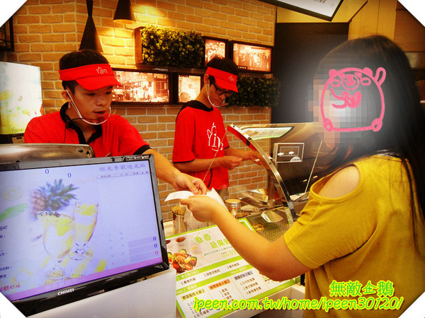 繼光香香雞(福星店)：【台中-逢甲夜市】逢甲『新地標』超搶眼!! 必吃美食..香香蔬果吧!!《繼光香香雞》