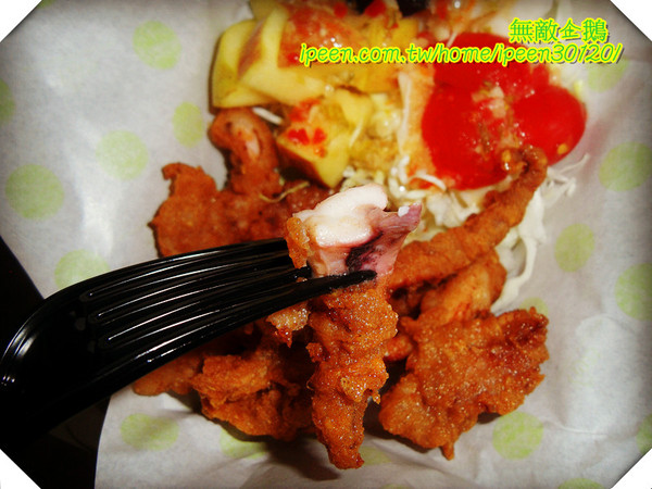 繼光香香雞(福星店)：【台中-逢甲夜市】逢甲『新地標』超搶眼!! 必吃美食..香香蔬果吧!!《繼光香香雞》