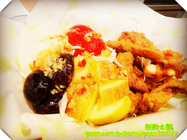 繼光香香雞(福星店)：【台中-逢甲夜市】逢甲『新地標』超搶眼!! 必吃美食..香香蔬果吧!!《繼光香香雞》