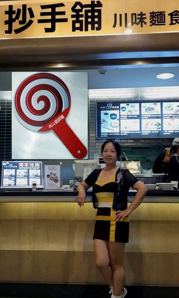 卯金刀抄手舖(微風店)：『友善餐廳』卯金刀抄手舖˙名符其實【友善】微笑標章掛臉龐