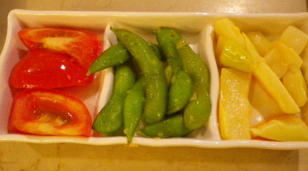 卯金刀抄手舖(微風店)：『友善餐廳』卯金刀抄手舖˙名符其實【友善】微笑標章掛臉龐