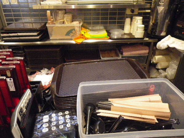 卯金刀抄手舖(微風店)：『友善餐廳』卯金刀抄手舖˙名符其實【友善】微笑標章掛臉龐