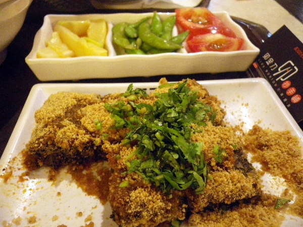 卯金刀抄手舖(微風店)：『友善餐廳』卯金刀抄手舖˙名符其實【友善】微笑標章掛臉龐