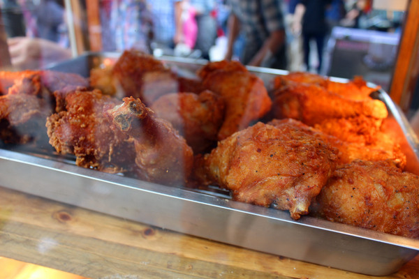 炸鷄洋行：[台南]國華街上的人氣炸雞 炸雞洋行