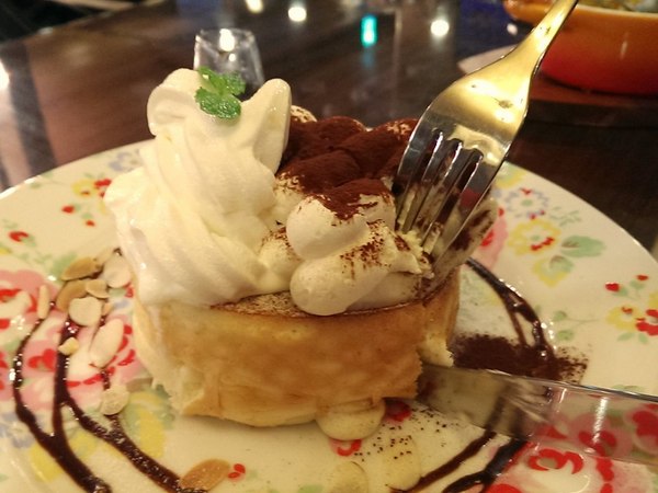 Mee's Cafe:《台北》Mee's Cafe│來自日本の軟綿熱蛋糕&抹茶窯烤舒芙蕾@國父紀念館