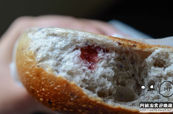 BUGEL Bagel Coffee(新板壹號店)：【台北美式】【北捷板橋站】Bügel Bagel 新板壹號店-每天吃貝果都不會膩．板橋輕食下午茶/貝果餐/捷運板橋站