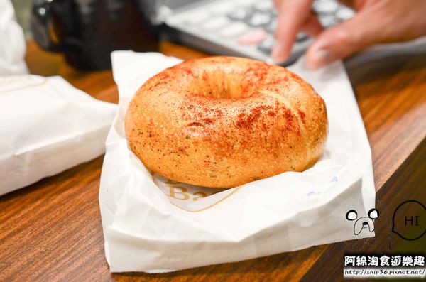 BUGEL Bagel Coffee(新板壹號店)：【台北美式】【北捷板橋站】Bügel Bagel 新板壹號店-每天吃貝果都不會膩．板橋輕食下午茶/貝果餐/捷運板橋站