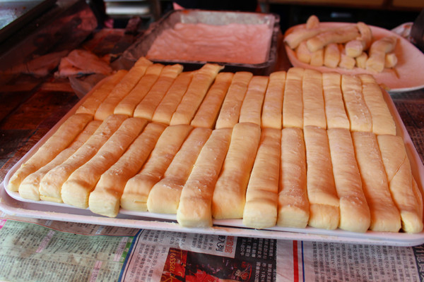 奮起湖甜甜圈：[阿里山]奮起湖 星空小屋旁的現烤甜甜圈