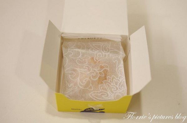 阿基師豐悅蛋黃酥：2014中秋節月餅禮盒介紹~7-11阿基師豐悅蛋黃酥(棗泥蛋黃酥)~綿密的棗泥餡，讓人一口接一口