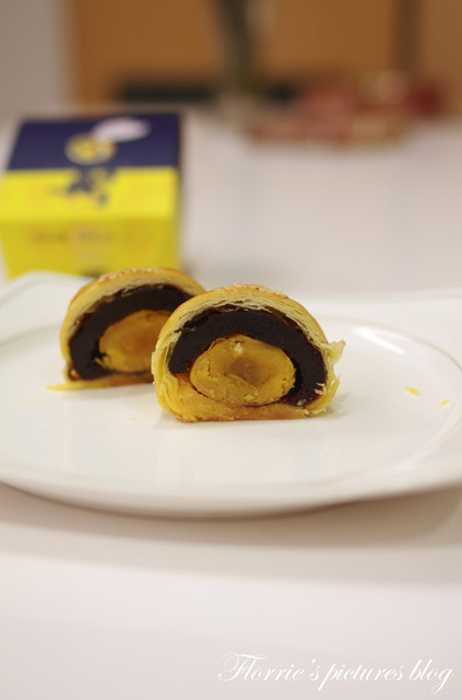 阿基師豐悅蛋黃酥：2014中秋節月餅禮盒介紹~7-11阿基師豐悅蛋黃酥(棗泥蛋黃酥)~綿密的棗泥餡，讓人一口接一口