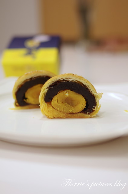 阿基師豐悅蛋黃酥：2014中秋節月餅禮盒介紹~7-11阿基師豐悅蛋黃酥(棗泥蛋黃酥)~綿密的棗泥餡，讓人一口接一口