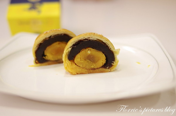 阿基師豐悅蛋黃酥：2014中秋節月餅禮盒介紹~7-11阿基師豐悅蛋黃酥(棗泥蛋黃酥)~綿密的棗泥餡，讓人一口接一口