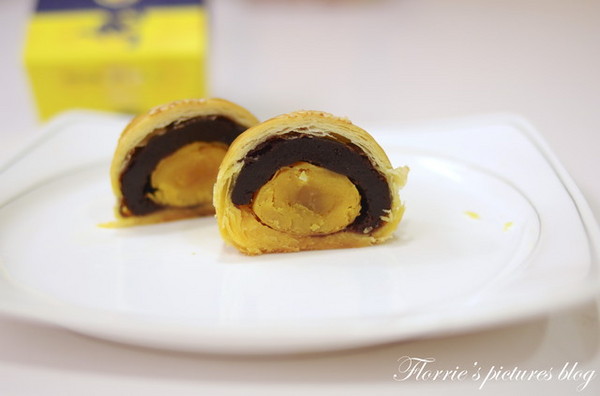 阿基師豐悅蛋黃酥：2014中秋節月餅禮盒介紹~7-11阿基師豐悅蛋黃酥(棗泥蛋黃酥)~綿密的棗泥餡，讓人一口接一口