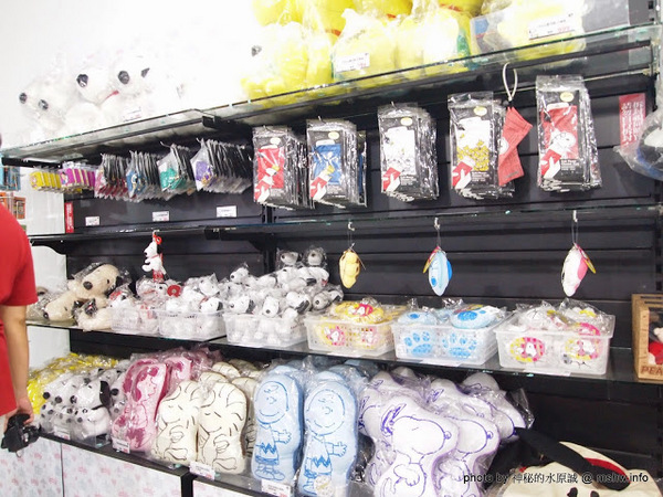 走進花生漫畫 史努比Snoopy65週年巡迴特展(台中站)：【景點】走進花生漫畫 Snoopy 65週年巡迴特展@台中世界貿易中心捷運BRT中港新城 : 空間與動線規劃更完善,還有高雄沒有的新展品喔!