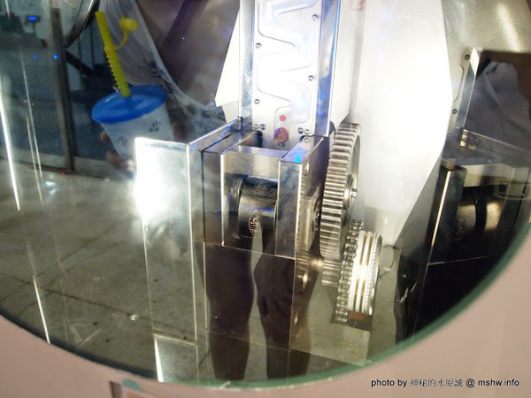 走進花生漫畫 史努比Snoopy65週年巡迴特展(台中站)：【景點】走進花生漫畫 Snoopy 65週年巡迴特展@台中世界貿易中心捷運BRT中港新城 : 空間與動線規劃更完善,還有高雄沒有的新展品喔!