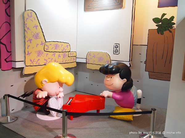 走進花生漫畫 史努比Snoopy65週年巡迴特展(台中站)：【景點】走進花生漫畫 Snoopy 65週年巡迴特展@台中世界貿易中心捷運BRT中港新城 : 空間與動線規劃更完善,還有高雄沒有的新展品喔!